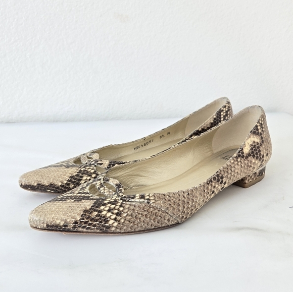 Stuart Weitzman Biege Brown Snakeskin Leather Flats Point Toe Shoes Size 8.5 - Picture 1 of 16